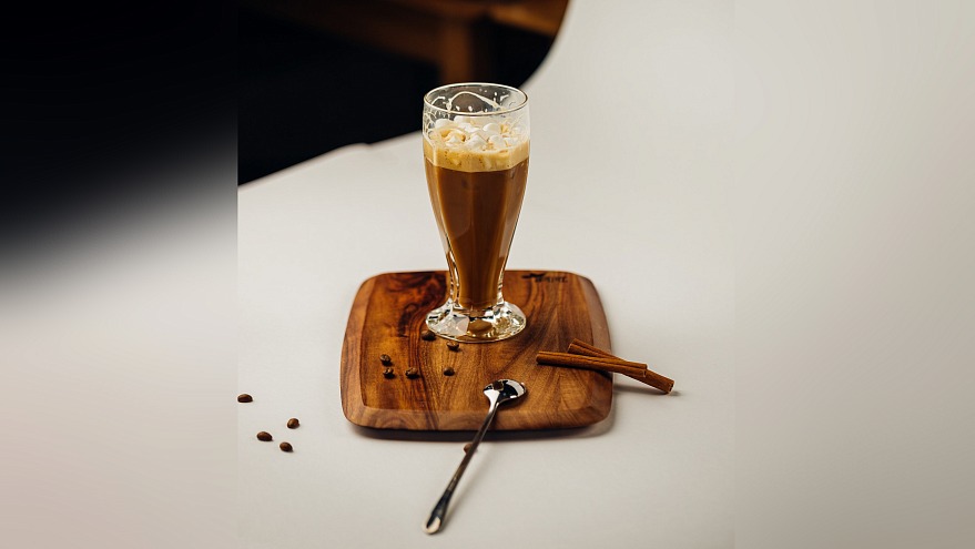 Айс-латте на ванильном молоке 